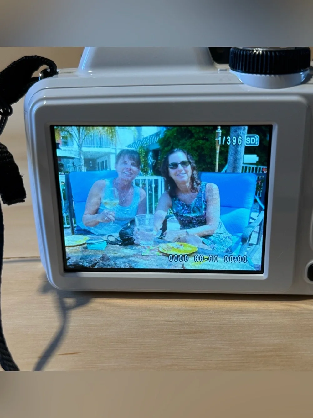 Kodak PIXPRO AZ421 16.0 MP Digital Camera Wht Tested Good w/Bat-Char-SDCard Read